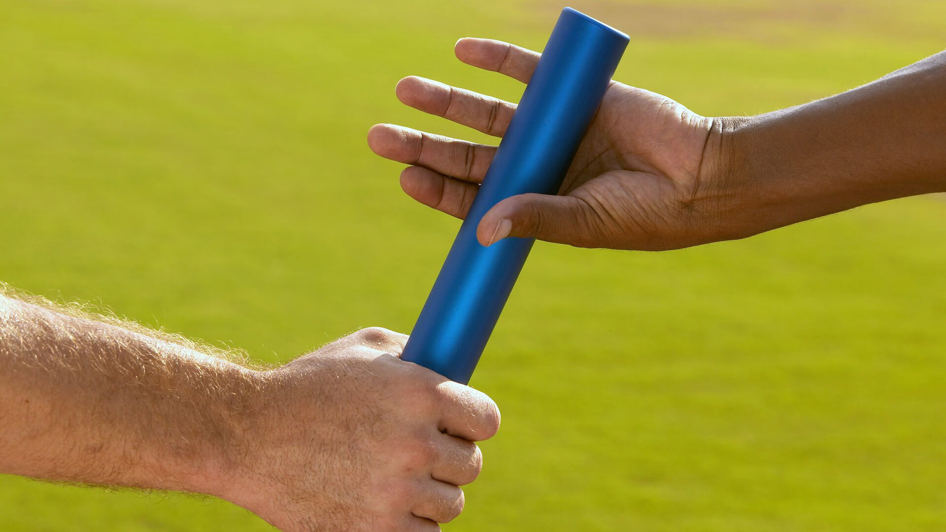 上海、山东、海南等地推动中小学生游泳教育普及工作，提升青少年体育素养